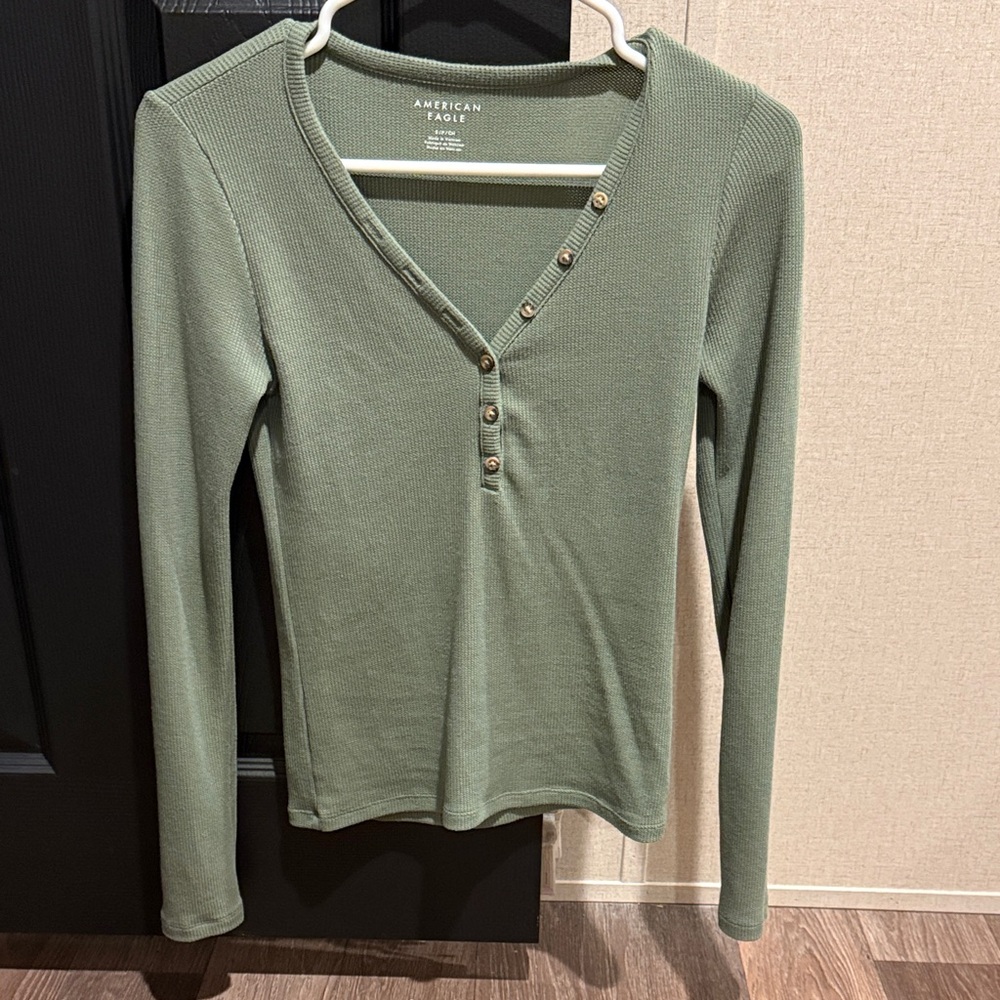 American Eagle Outfitters Sage Green V-Neck Long Sleeve
